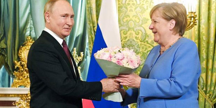 Merkel, Kremlin'de Putin ile buluştu: Derin fikir ayrılıklarına rağmen konuşuyoruz