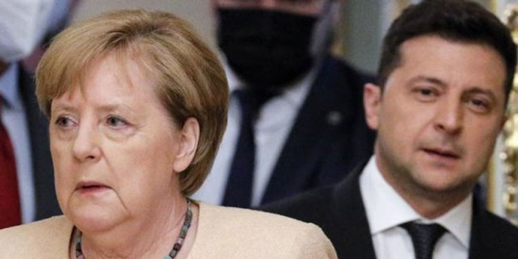 Merkel: Putin doğalgaz boru hattını silah olarak kullanmamalı
