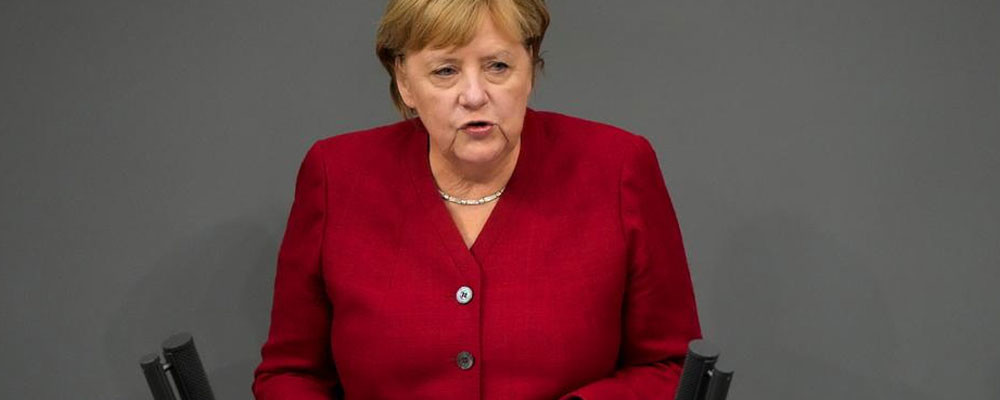 Merkel: Taliban'la görüşülmeli