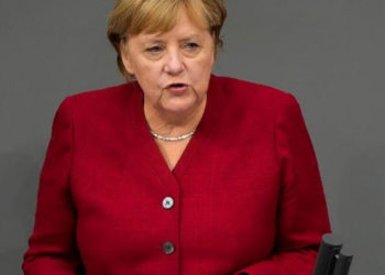 Merkel: Taliban'la görüşülmeli