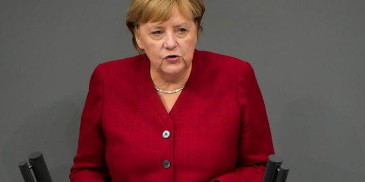 Merkel: Taliban'la görüşülmeli