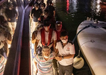 Milas’a bağlı Ören gece boyunca denizden ve karadan tahliye edildi