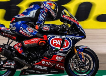 Milli motosikletçi Toprak Razgatlıoğlu, Çekya'daki ilk yarışta birinci oldu