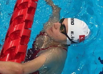 Milli yüzücü Elif İldem, 21 yıllık paralimpik rekorunu kırdı