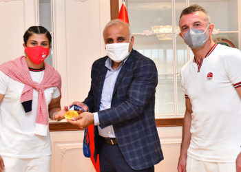 Olimpiyat şampiyonu Busenaz Sürmeneli: Bu madalyada 83 milyonun ağırlığı var