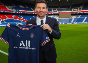 PSG'ye transfer olan Messi'nin formaları ilk 24 saatte 832 bin adet sattı