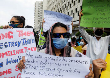 Pakistan'da halk, kadın cinayetlerinin faillerinin cezasız bırakılmasına karşı sokağa indi