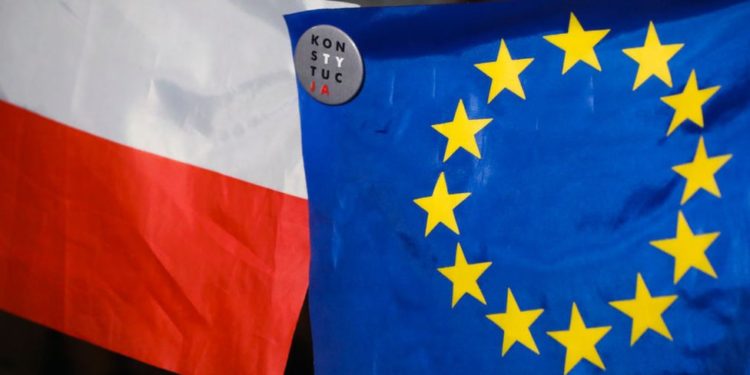 Polonya, Avrupa Birliği ile olan yargı reformu tartışmasında geri adım attı