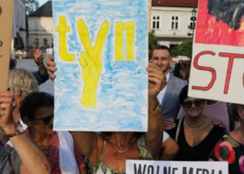 Polonya'da parlamento, yabancı medya kuruluşlarını yasaklayan yeni yasa tasarısını onayladı