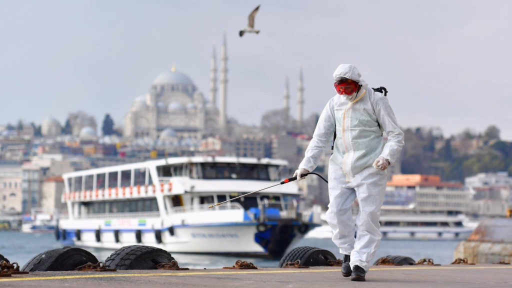 Prof. Dr. Gürcan Altun: Covid-19'da dördüncü piki aşı olmayanlar yaşıyor