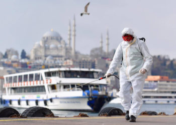 Prof. Dr. Gürcan Altun: Covid-19'da dördüncü piki aşı olmayanlar yaşıyor