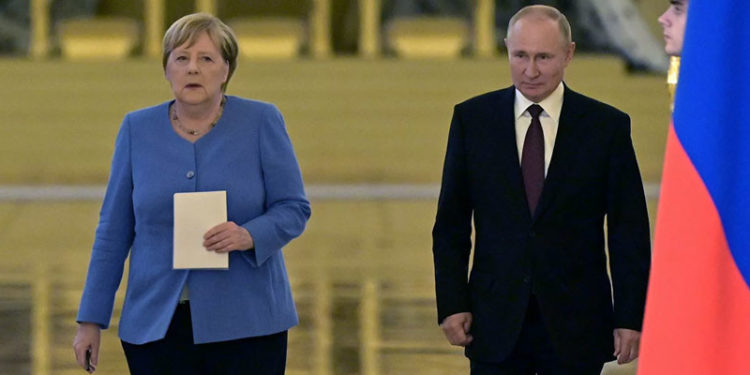 Putin: Afganistan'a müdahale edilmemeli; Batı, yabancı ülkelere kendi değerlerini taşımayı bırakmalı