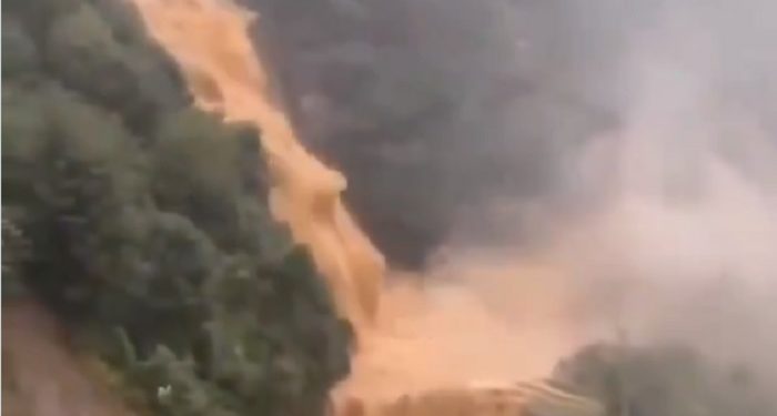 Rize’de korkutan görüntü: Ağaran Şelalesi taştı