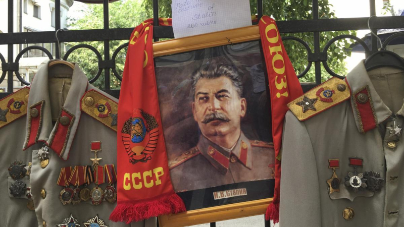 Rusya'da nüfusun neredeyse yarısı Stalin'in heykelinin dikilmesini destekliyor