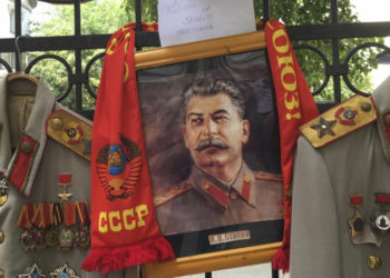 Rusya'da nüfusun neredeyse yarısı Stalin'in heykelinin dikilmesini destekliyor