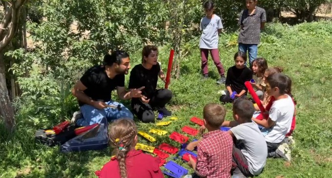 Sanatçılar selden etkilenen çocuklarla bir araya geldi