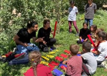 Sanatçılar selden etkilenen çocuklarla bir araya geldi