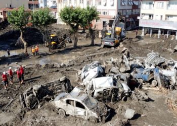 Sel felaketinde can kaybı 77’ye yükseldi