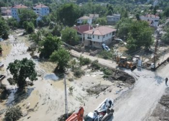 Selde yıkılan bir binanın m&uuml;teahhidi i&ccedil;in g&ouml;zaltı kararı