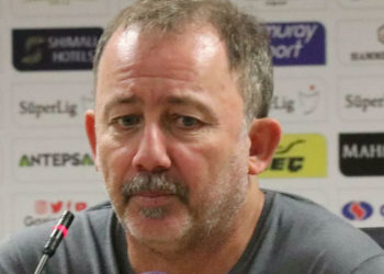 Sergen Yalçın'dan yabancı kuralı tepkisi: Madem oynattırmayacaksın neden aldırıyorsun?