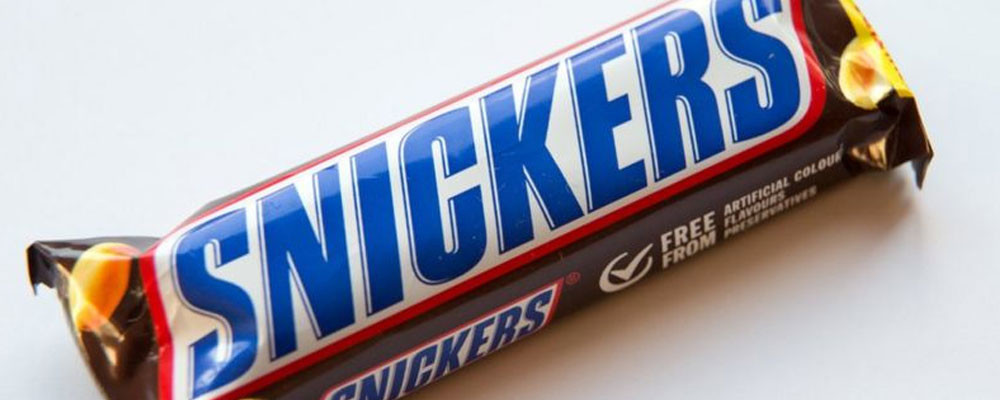 Snickers İspanya'da yayınlanan reklamını 'homofobi' suçlamaları sonrası geri çekti