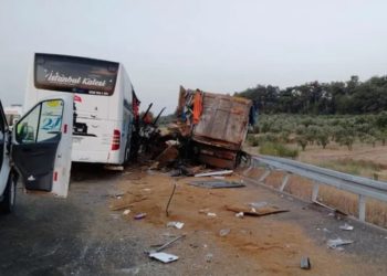 Soma’da yolcu otobüsüyle kamyon çarpıştı: 6 ölü, 37 yaralı