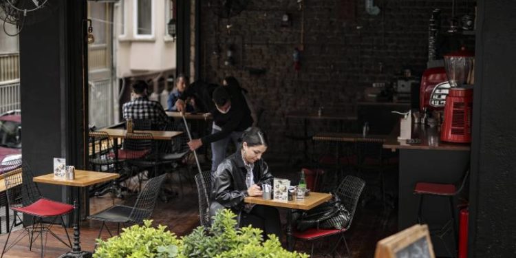 "Sonbaharda mekânlara girişte PCR testi zorunluluğu ve aşılı-aşısız ayrımı masada"