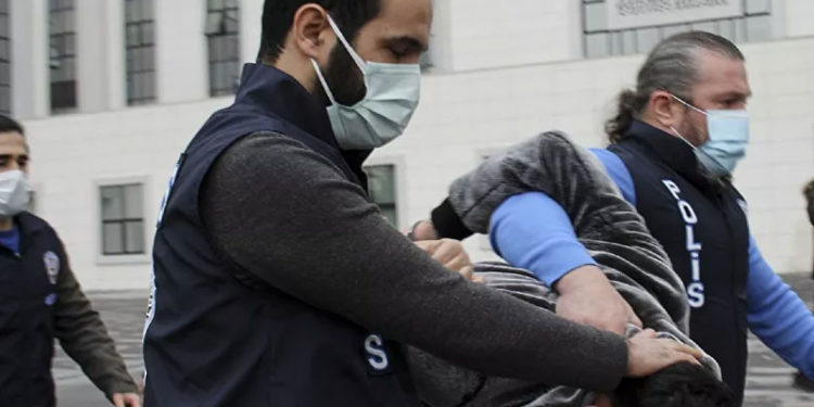 Sosyal medyadaki paylaşımları nedeniyle gözaltına alınan Ümitcan Uygun'un ağabeyi tutuklandı