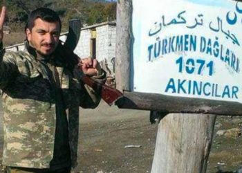 Suriye'de elinde kesik başla poz veren AKP'liden gazeteciye tehdit