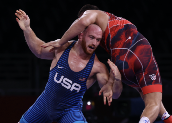 Süleyman Karadeniz, serbest 97 kilogram yarı finalinde ABD'li rakibine mağlup oldu; bronz madalya maçına çıkacak