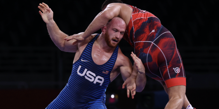 Süleyman Karadeniz, serbest 97 kilogram yarı finalinde ABD'li rakibine mağlup oldu; bronz madalya maçına çıkacak