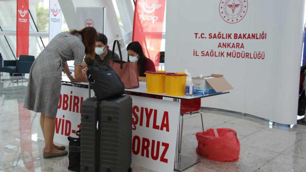 Türkiye'de toplam uygulanan Koronavirüs aşısı 90 milyon dozu geçti