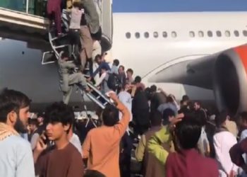 THY, tüm tarifeli uçuşları iptal etti; Kâbil Havaalanı’nda Taliban’dan kaçış izdihamı