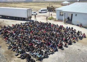 TIR dorsesinde 300 göçmen yakalandı