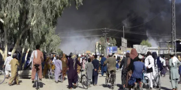 Taliban, cuma günü 4 tane daha vilayet başkentini ele geçirdi