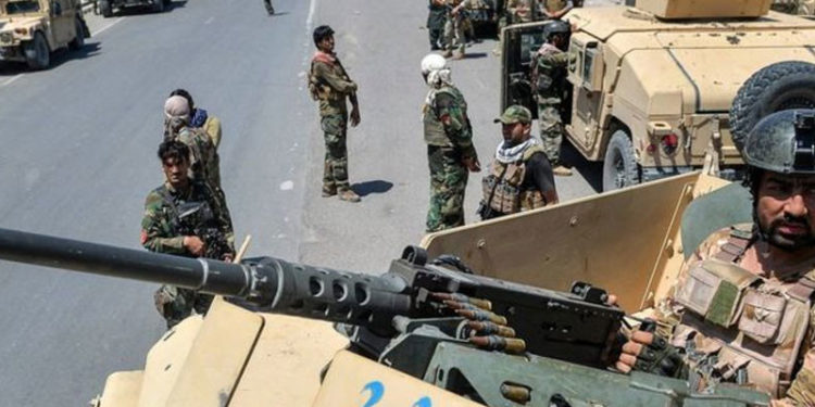 Taliban'ın ilerlediği Afganistan'da sokak çatışmaları şiddetleniyor