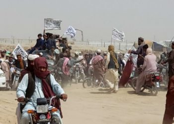 Taliban'ın ilerleyişi s&uuml;r&uuml;yor: &Uuml;&ccedil; vilayeti daha ele ge&ccedil;irdi