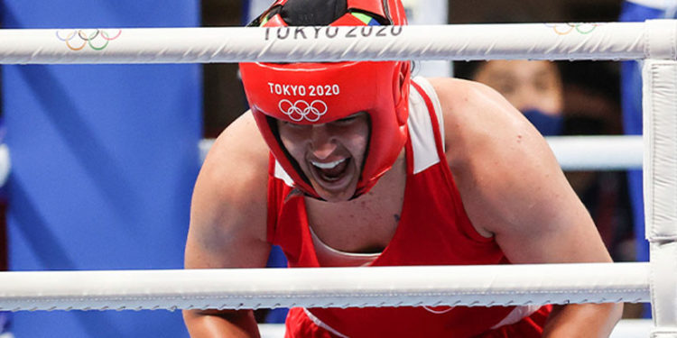 Tokyo 2020: Boksta Busenaz Sürmeneli, finale yükseldi