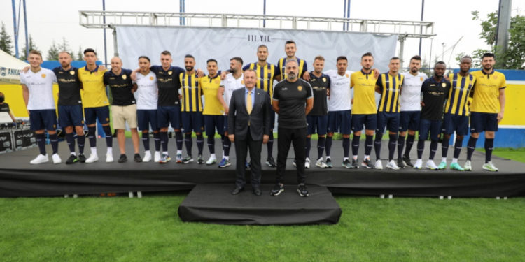 Transfer yasağı kalktı; Ankaragücü, anlaşmaya varılan 20 isim için imza töreni düzenlendi