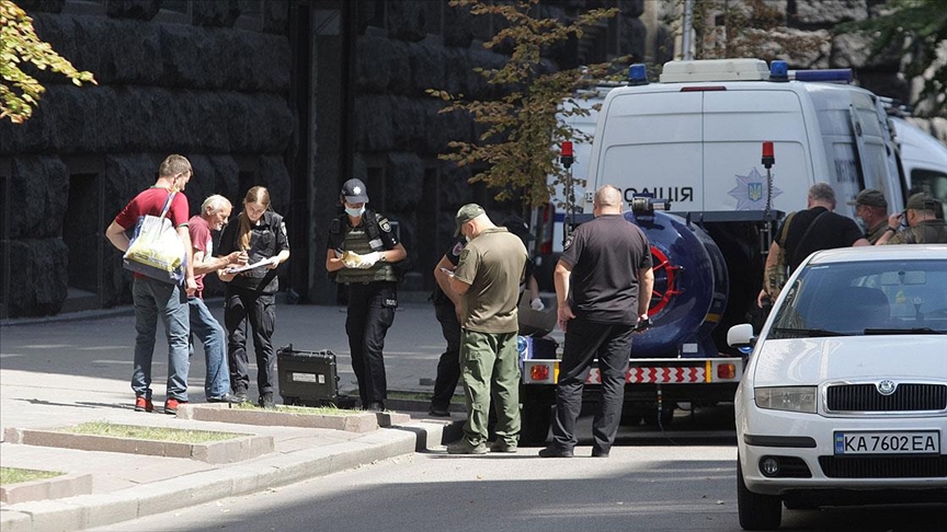 Ukrayna'da el bombasıyla hükümet binasına giren kişi yakalandı