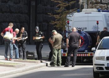 Ukrayna'da el bombasıyla hükümet binasına giren kişi yakalandı