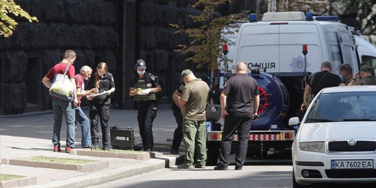 Ukrayna'da el bombasıyla hükümet binasına giren kişi yakalandı