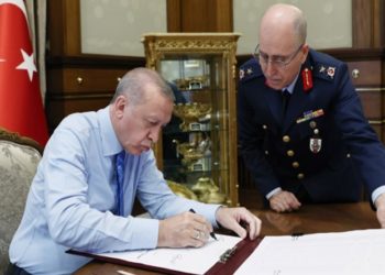 YAŞ kararları açıklandı: Cübbeli Amiral Mehmet Sarı emekli edildi