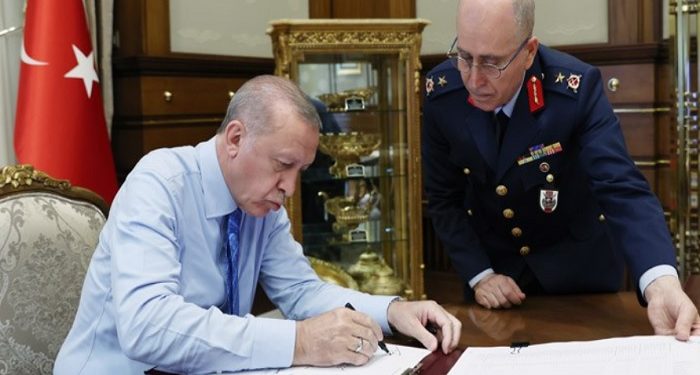 YAŞ kararları açıklandı: Cübbeli Amiral Mehmet Sarı emekli edildi