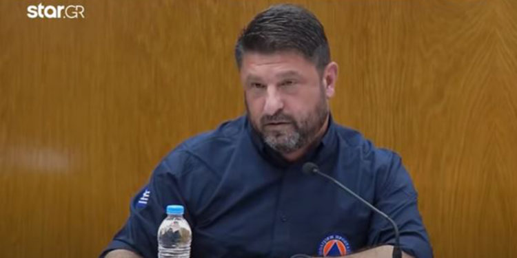 Yangınlarla mücadelede yetersiz kalındığı için özür dileyen Yunan yetkili, gözyaşları içinde istifa etti