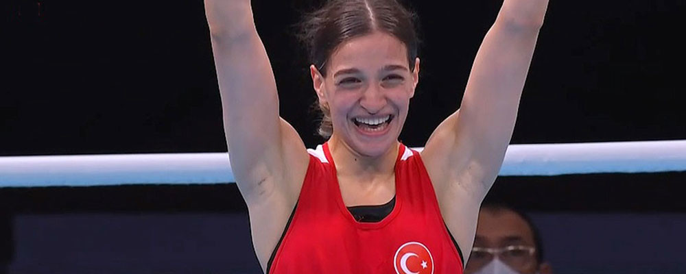 Yarı finale yükselen milli boksör Buse Naz Çakıroğlu, olimpiyat madalyasını garantiledi