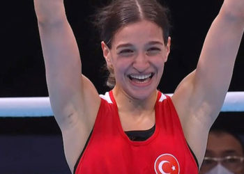 Yarı finale yükselen milli boksör Buse Naz Çakıroğlu, olimpiyat madalyasını garantiledi