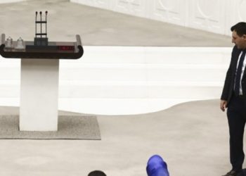 "Yemin etmek dışında Meclis kürsüsüne çıkmamış AKP'li vekiller var"