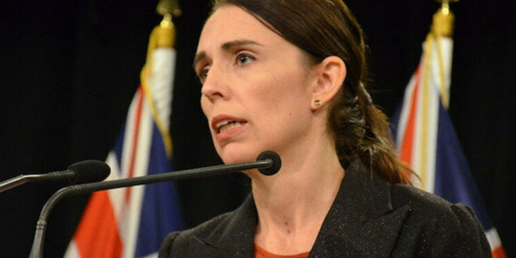 Yeni Zelanda, gelecek yıla kadar sınırlarını kapalı tutacak; "Ülkeden Koronavirüs'ü uzak tutmanın en iyi yolu bu"