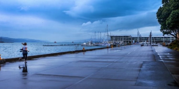 Yeni Zelanda'nın ulusal karantinası uzatıldı; 70 yeni Covid-19 vakası bildirildi